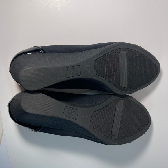 TIME AND TRU Women's Shoes Black Fabric Patient Leather Platform Pamps Size:9.5 - Picture 9 of 9
